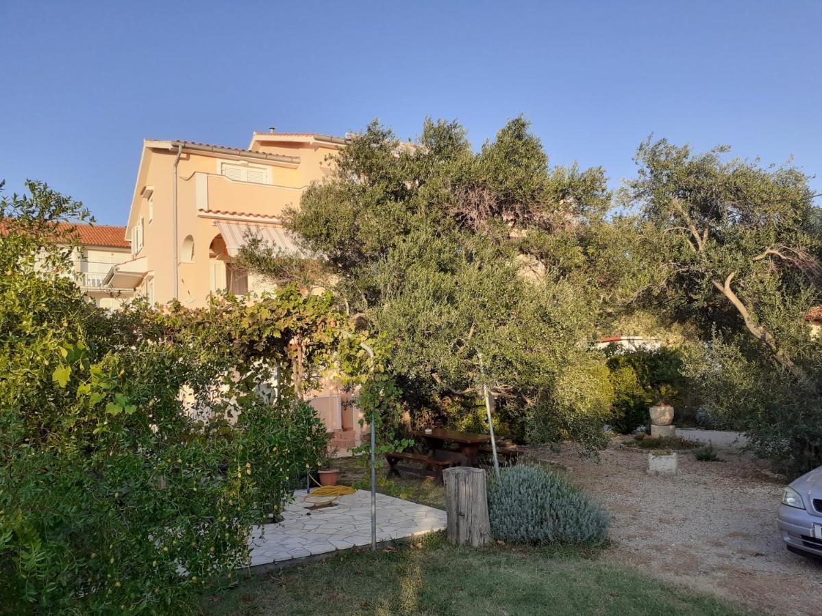 Apartments Marijana Rab Town Exterior photo