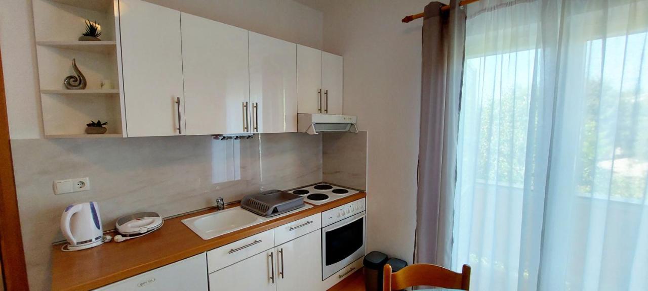 Apartments Marijana Rab Town Exterior photo